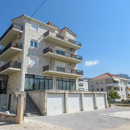 Konukevi Luxury Ivana 3*